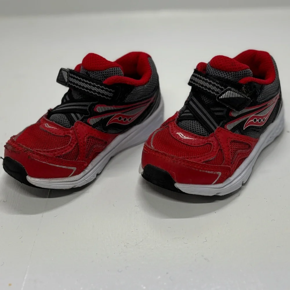 Saucony Kids Red Black Running Sneakers Size 6M Hook & Loop Shoes
